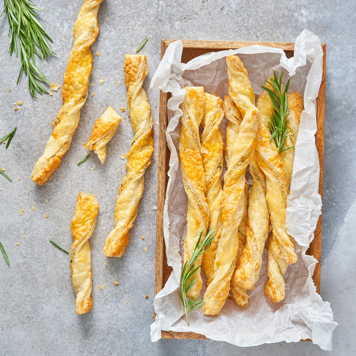 Crunchy Rosemary Cheese Twists