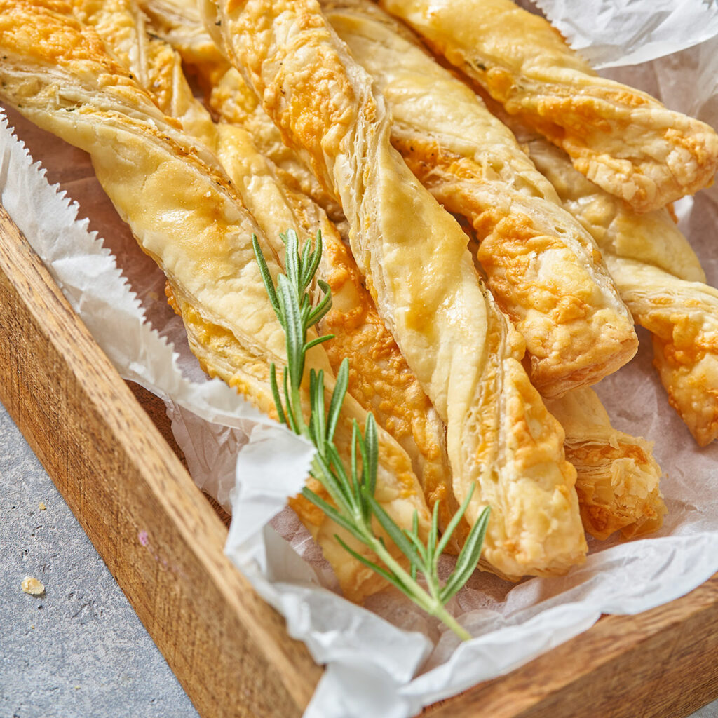 Crunchy Rosemary Cheese Twists